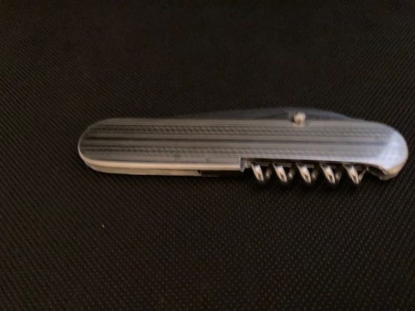 COUTEAU TOUT INOX GRAND MODELE 3  PIÈCES  LAME OUVRE-BOITE TIRE-BOUCHON  MANCHE INOX GUILLOCHE LAME INOX- 289 G – Image 2