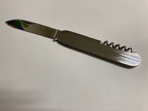 COUTEAU TOUT INOX GRAND MODELE 2  PIÈCES  LAME  TIRE-BOUCHON  MANCHE INOX GUILLOCHE LAME INOX- 249G