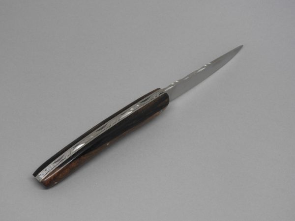 COUTEAU THIERS 12CM PLEIN MANCHE EBENE MARBRE SUR PLATINES INOX LAME INOX RESSORT INOX GUILLOCHE-9612EBMAR – Image 3