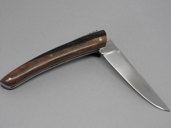 COUTEAU THIERS 12CM PLEIN MANCHE EBENE MARBRE SUR PLATINES INOX LAME INOX RESSORT INOX GUILLOCHE-9612EBMAR – Image 5