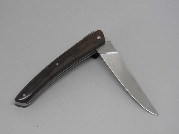 COUTEAU THIERS 12CM PLEIN MANCHE EBENE MARBRE SUR PLATINES INOX LAME INOX RESSORT INOX GUILLOCHE-9612EBMAR – Image 2
