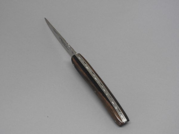 COUTEAU THIERS 12CM PLEIN MANCHE EBENE MARBRE SUR PLATINES INOX LAME INOX RESSORT INOX GUILLOCHE-9612EBMAR – Image 3