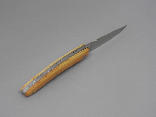 COUTEAU THIERS PLEIN MANCHE BUIS 10 CM 1 PIECE  LAME INOX RESSORT  GUILLOCHE-9610 BUIS – Image 2