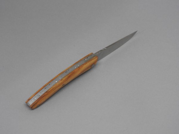 COUTEAU THIERS PLEIN MANCHE OLIVIER 10 CM 1 PIECE  LAME INOX RESSORT  GUILLOCHE-9610 OL – Image 4