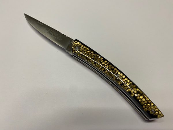 COUTEAU THIERS PLEIN MANCHE RESINE LAITON 10 CM 1 PIECE  LAME INOX RESSORT  GUILLOCHE-9610 RESLAI – Image 5