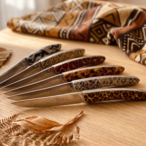 Détail manche résine motif tissu animaux sauvages Afrique couteau table Thiers