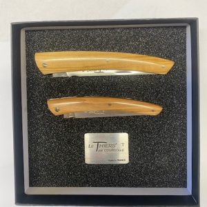 COFFRET 2 COUTEAUX LE THIERS 12CM ET 10 CM PLEIN MANCHE OLIVIER SUR PLATINES INOX LAME INOX RESSORT INOX GUILLOCHE-9612OL2